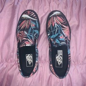 ••• 7.5 WOMENS VANS •••